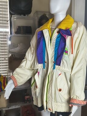 Vintage Gallery Cream Windbreaker Jacket with Colorblock Accents